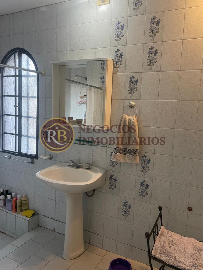 PH EN VENTA - 4 DORMITORIOS - BARRIO COLON -